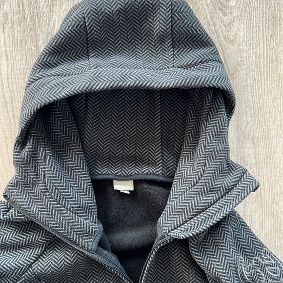 Bench XS hoodie zip up with thumb holes - Picture 3 of 4